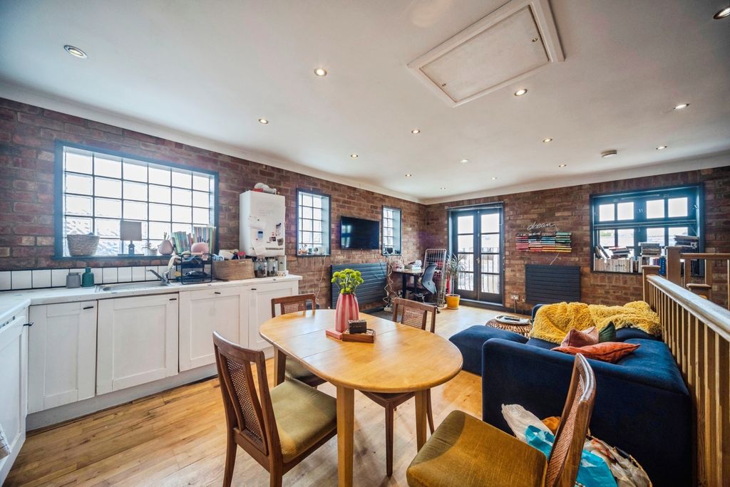 Property photo 2 of 26 Pbox-Img.Jpg