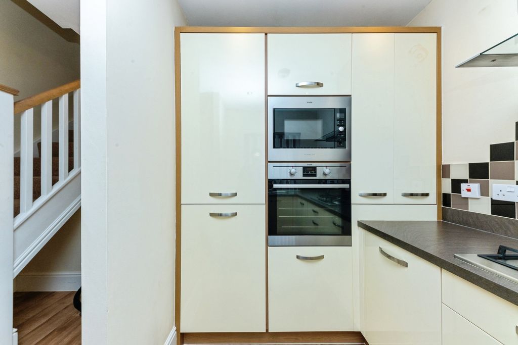 Property photo 3 of 18 Kitchen View 2