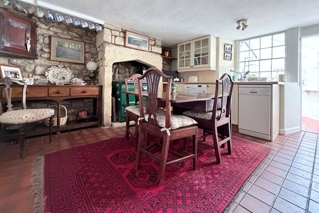 Property photo 3 of 13