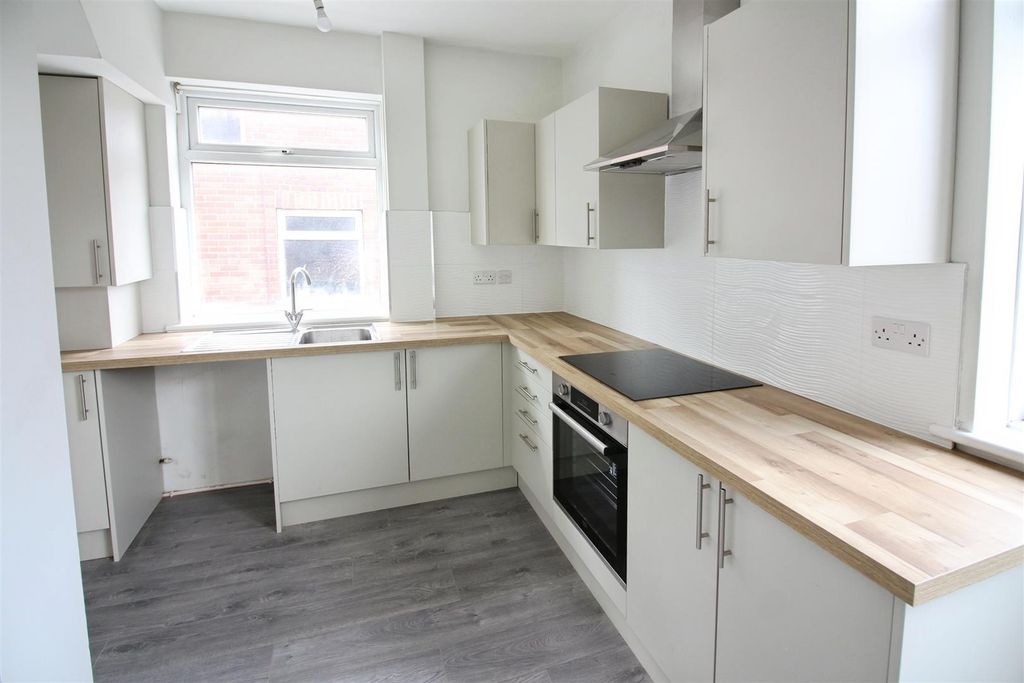 Property photo 3 of 12 Kitchen/Diner
