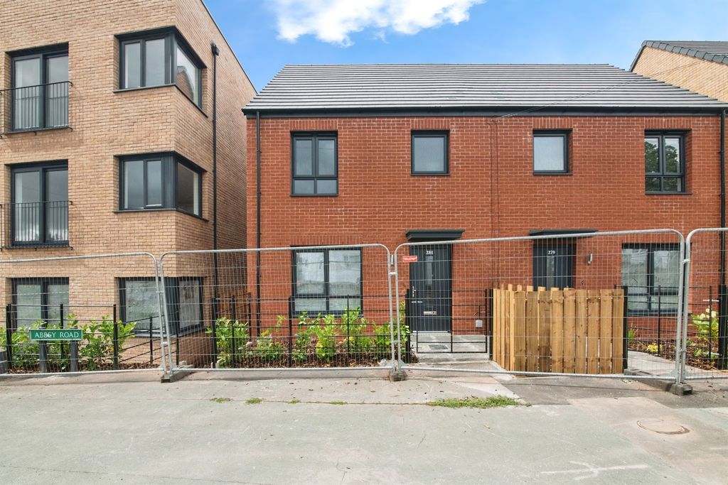 Property photo 2 of 17