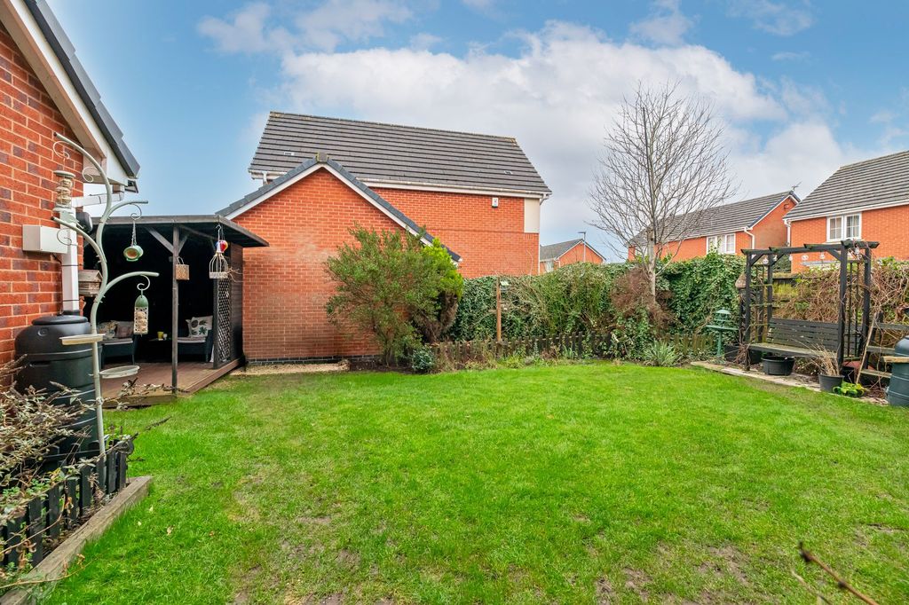 Property photo 3 of 17 Garden