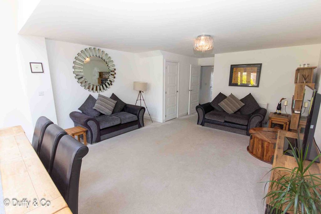 Property photo 2 of 25