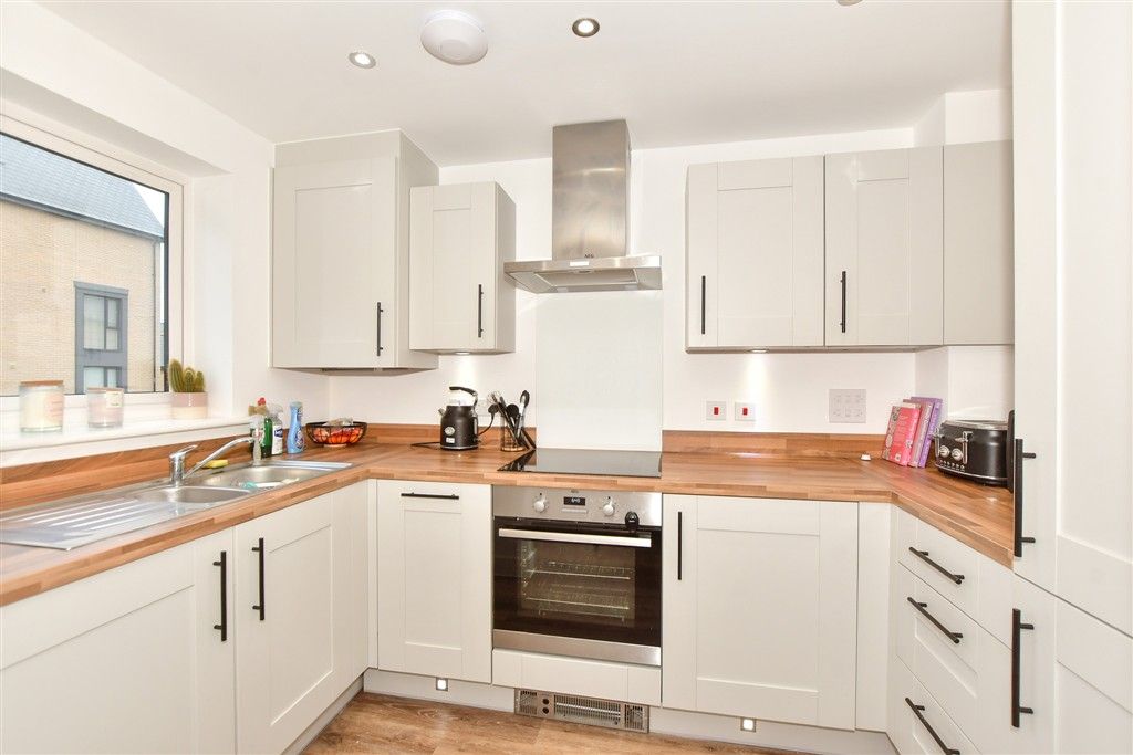 Property photo 2 of 8 Kitchen