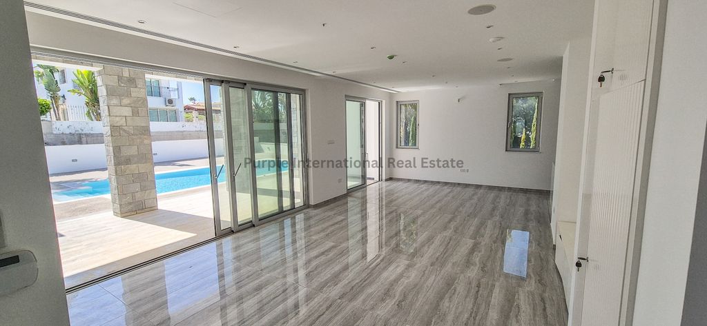 Property photo 3 of 33