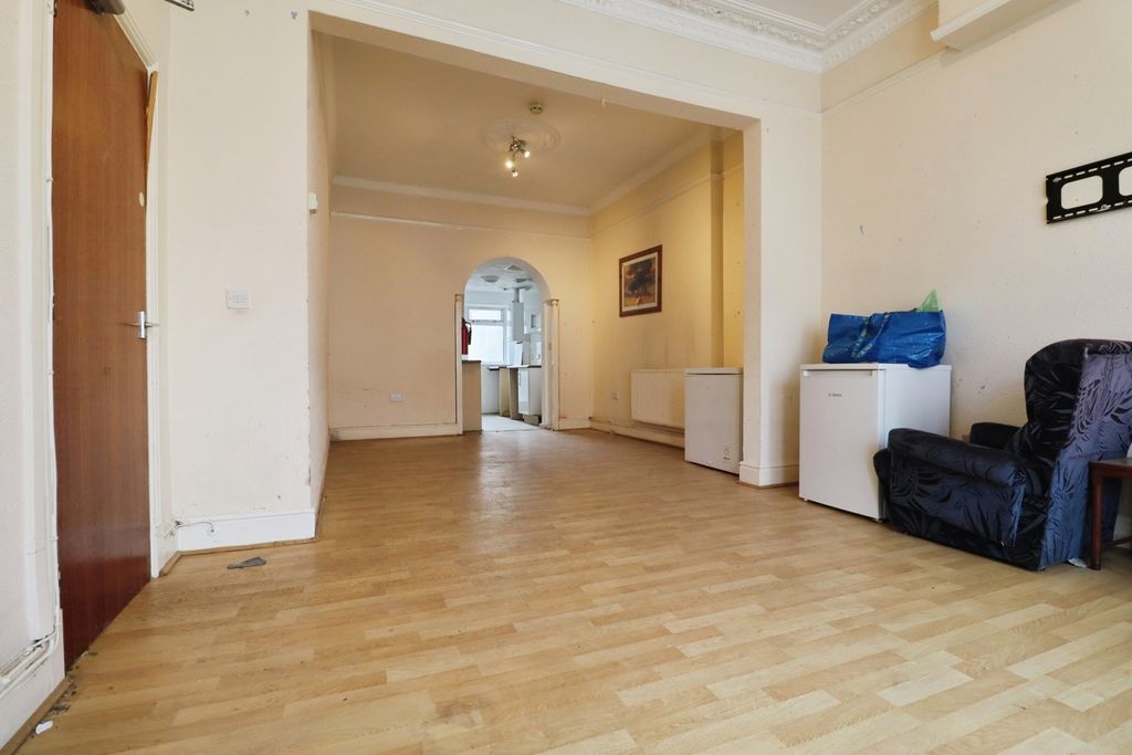 Property photo 3 of 28 Pbox-Img.Jpg