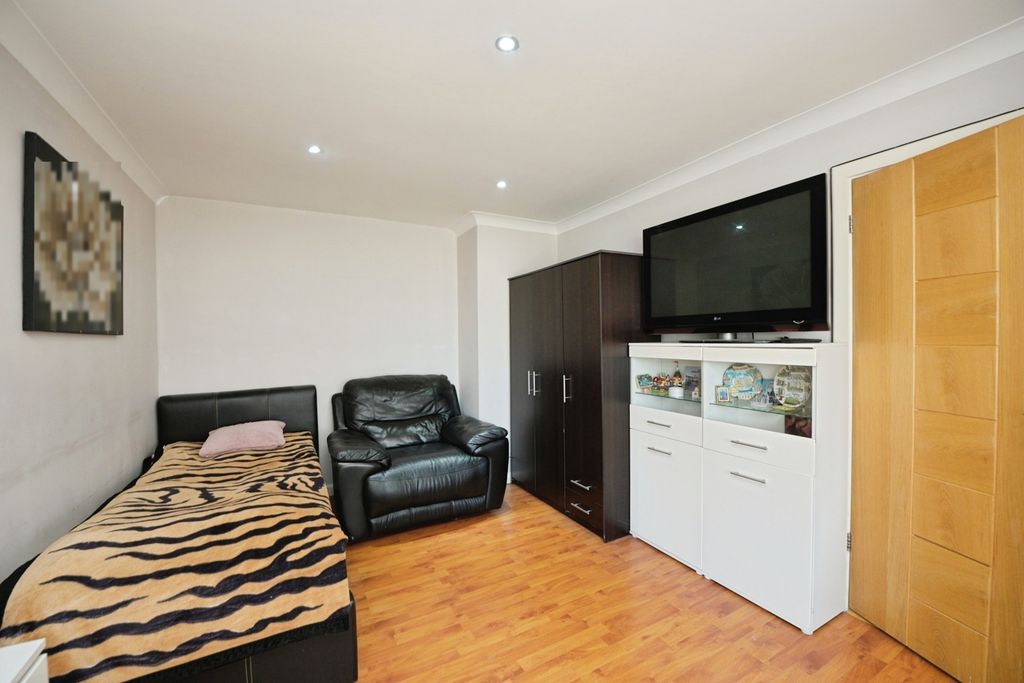 Property photo 3 of 21 Pbox-Img.Jpg