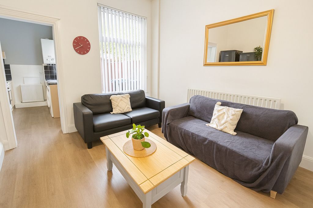 Property photo 1 of 12 Bright, Tidy Living Room With Two Comfortable Sofa...
