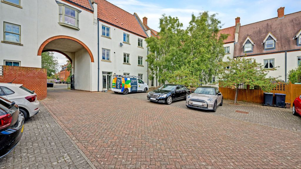 Property photo 2 of 15