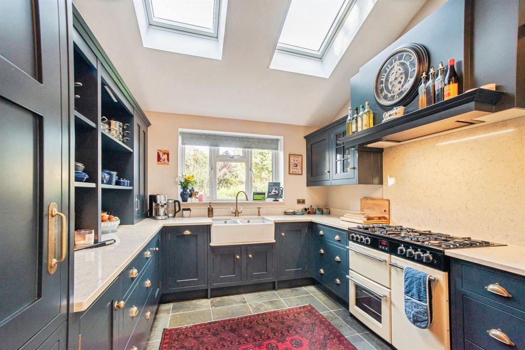 Property photo 2 of 21