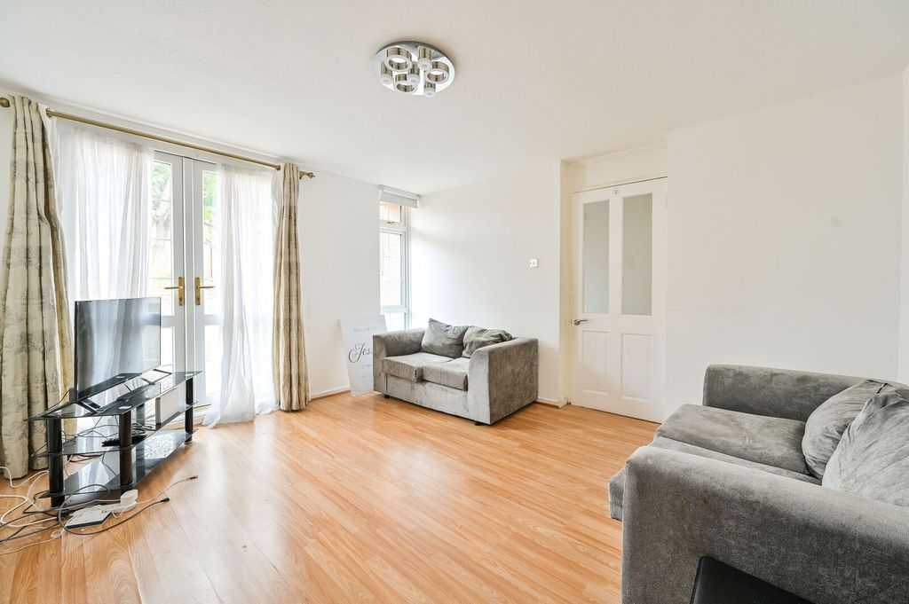 Property photo 2 of 11
