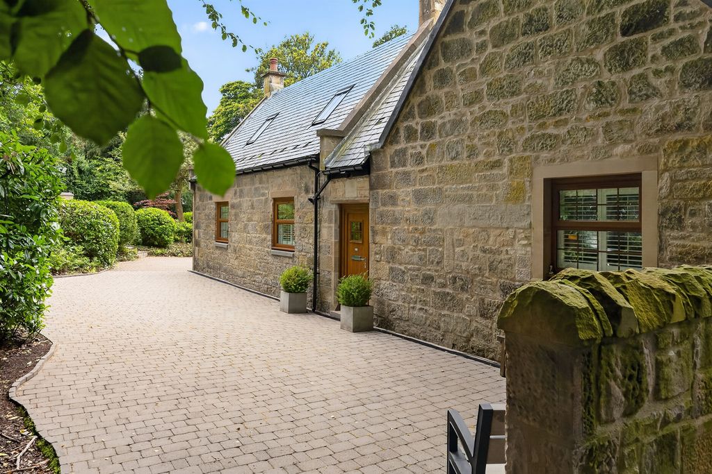 Property photo 1 of 30