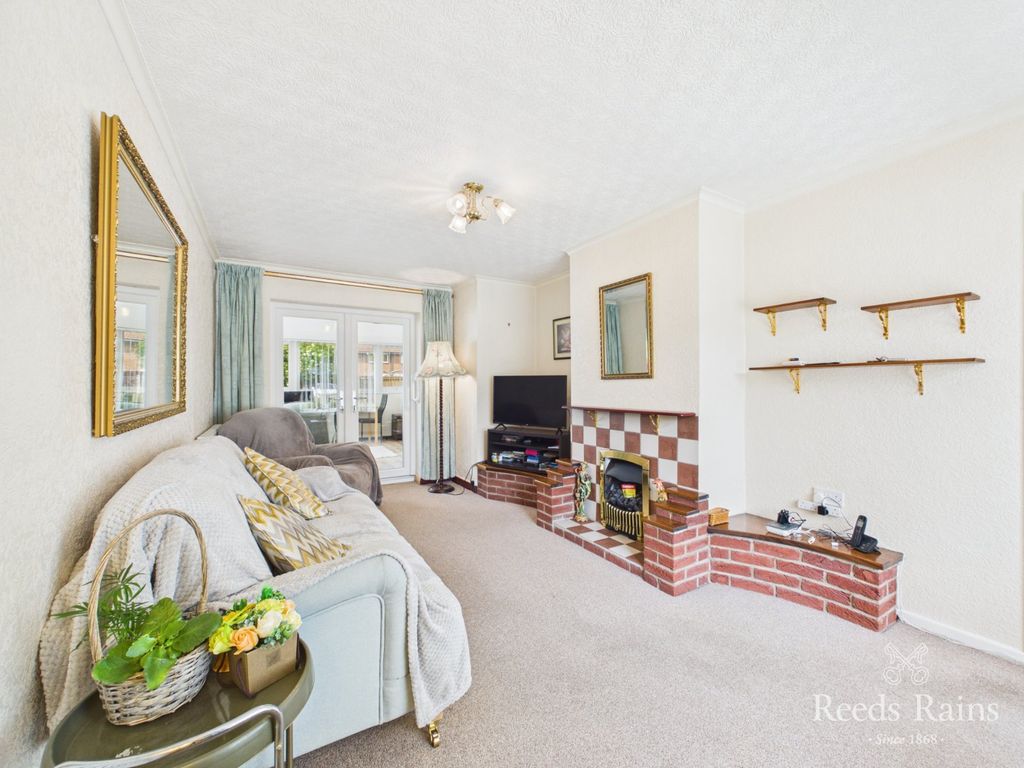 Property photo 2 of 16 Sitting Room