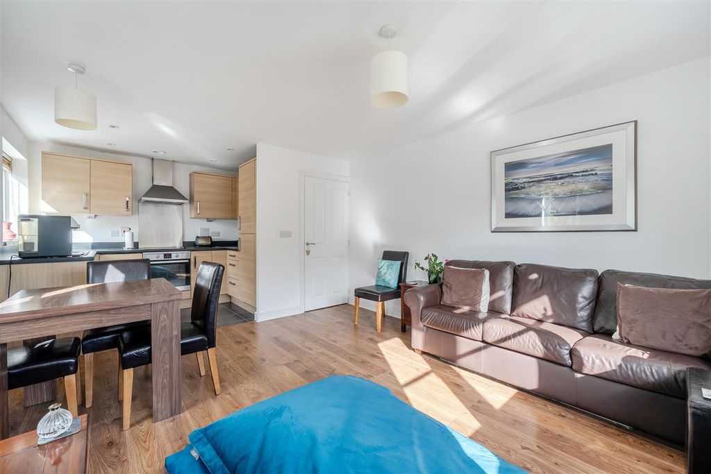 Property photo 3 of 18 1447318-14-69E114B5639d6.Jpg