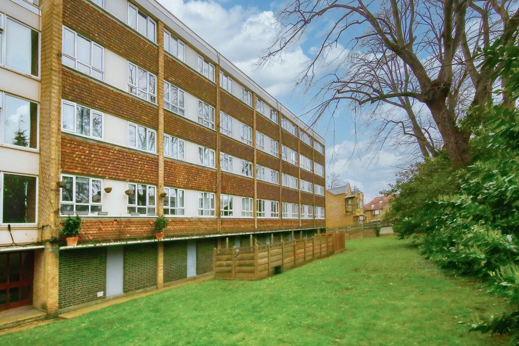 Property photo 1 of 10 Photo 9