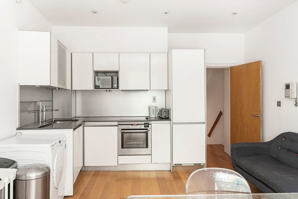 Property photo 3 of 19 Reception/Kitchen