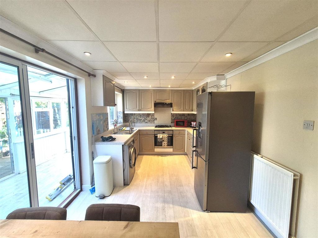 Property photo 3 of 19 Kitchen / Diner