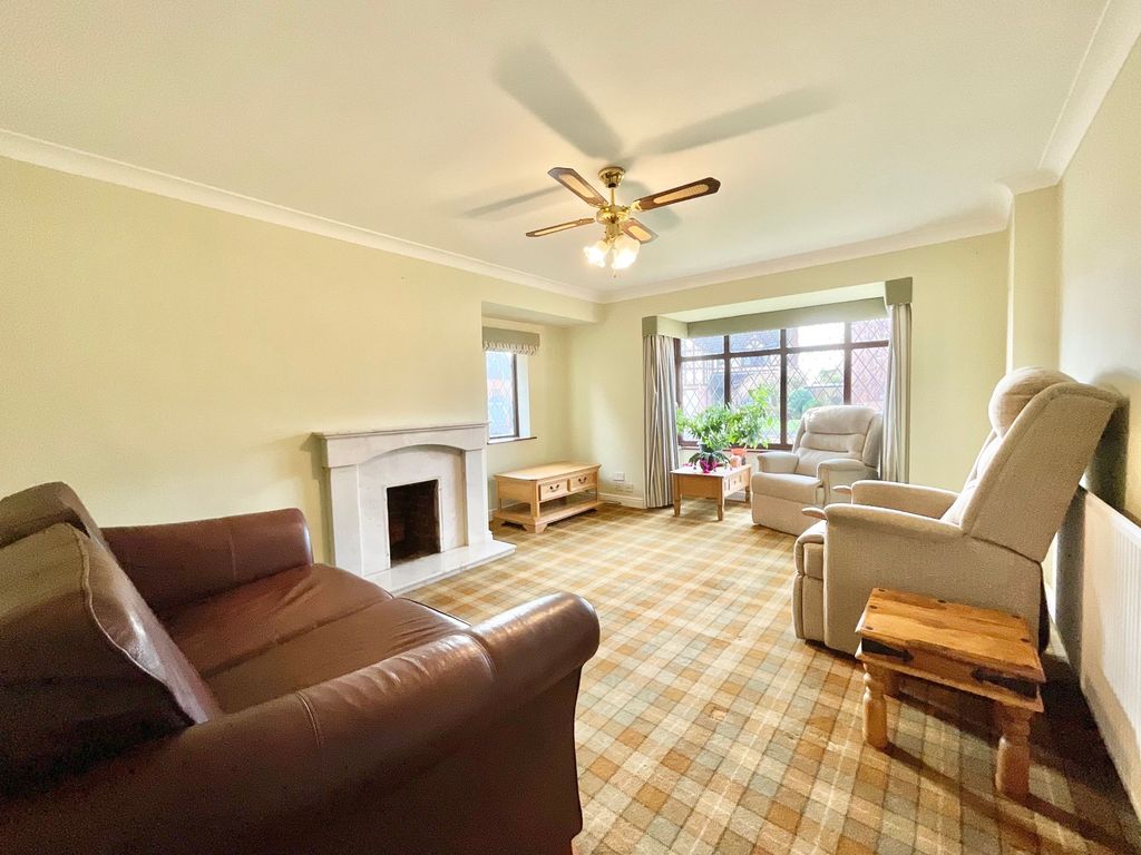 Property photo 3 of 27