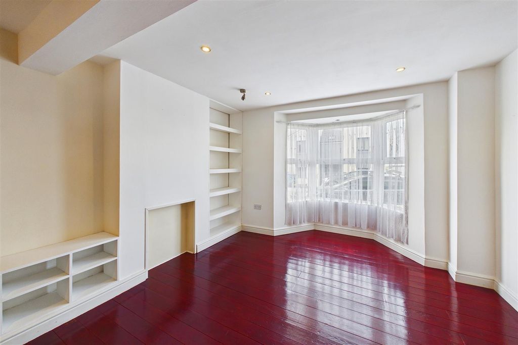 Property photo 3 of 26 Lounge/Diner