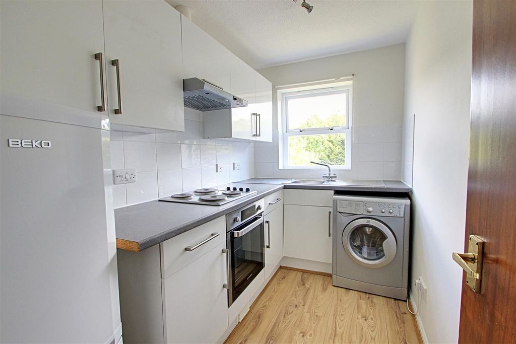 Property photo 3 of 14 Kitchen.Jpg