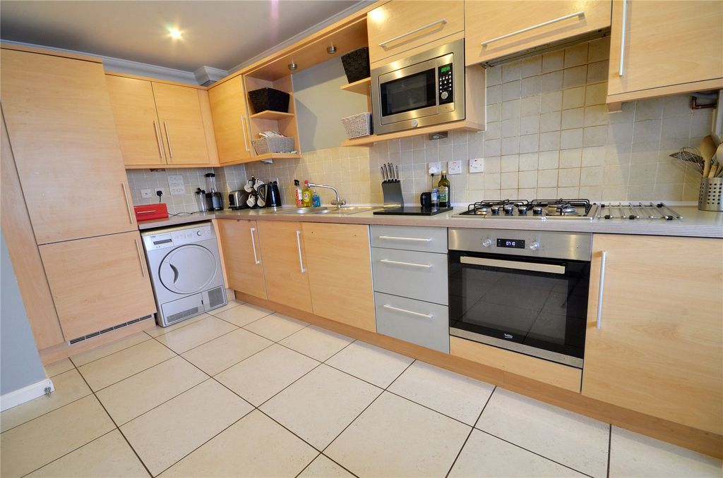 Property photo 3 of 17 Kitchen/Breakfast