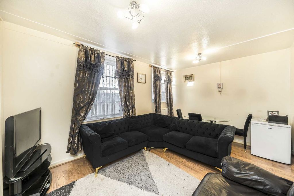 Property photo 2 of 6