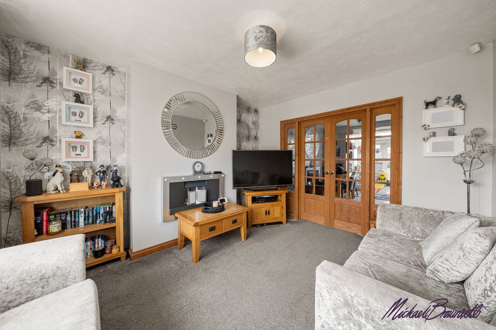 Property photo 2 of 25