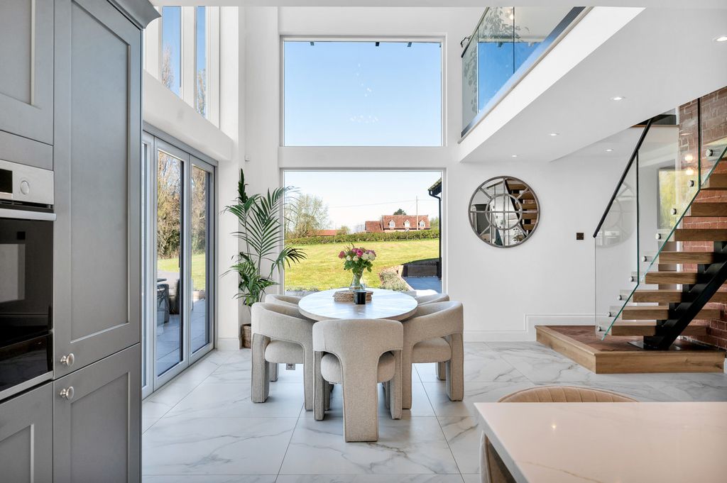 Property photo 3 of 33