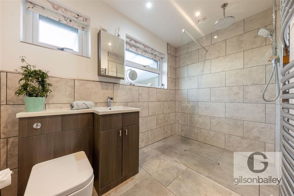 Property photo 3 of 39 Gb-44.Jpg