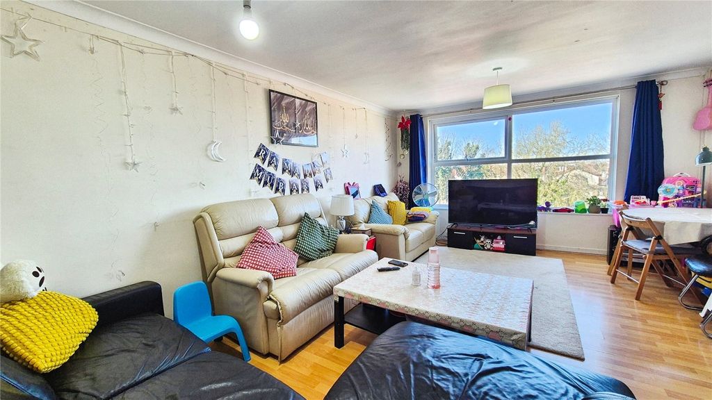 Property photo 3 of 8 Picture No. 24