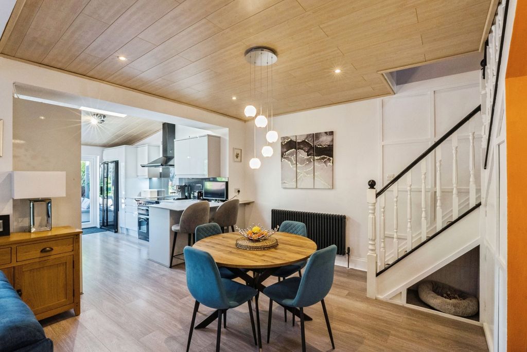 Property photo 3 of 32 Pbox-Img.Jpg
