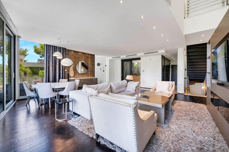 Property photo 3 of 21