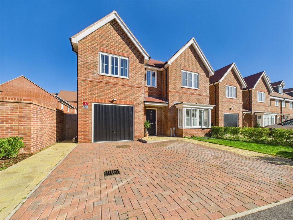 Property photo 1 of 16 Cam04907G0-Pr0346-Still007.Jpg