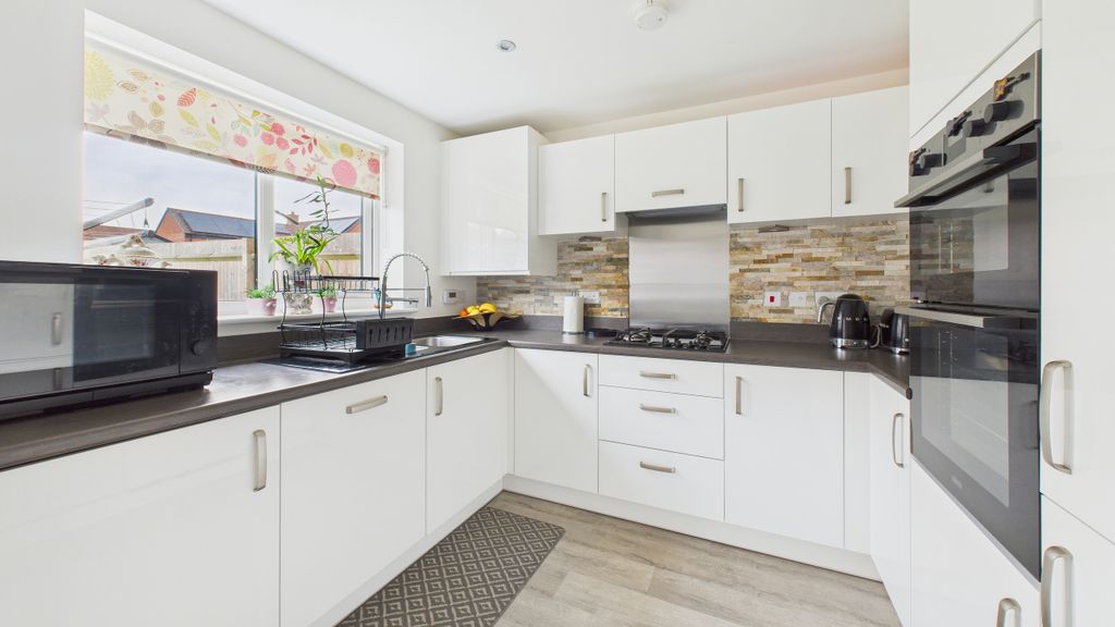 Property photo 3 of 17 Cam04968G0-Pr0082-Still008