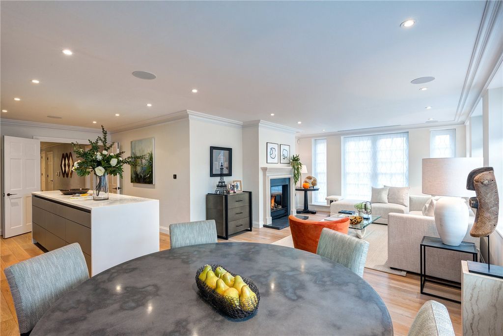 Property photo 3 of 17 Reception/Dining