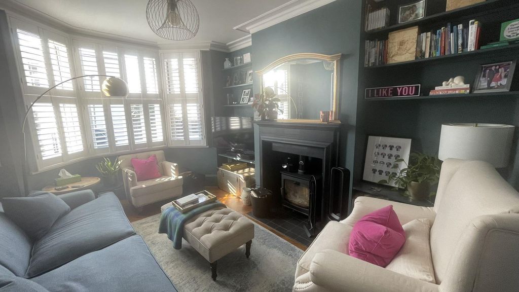 Property photo 3 of 15 Lounge