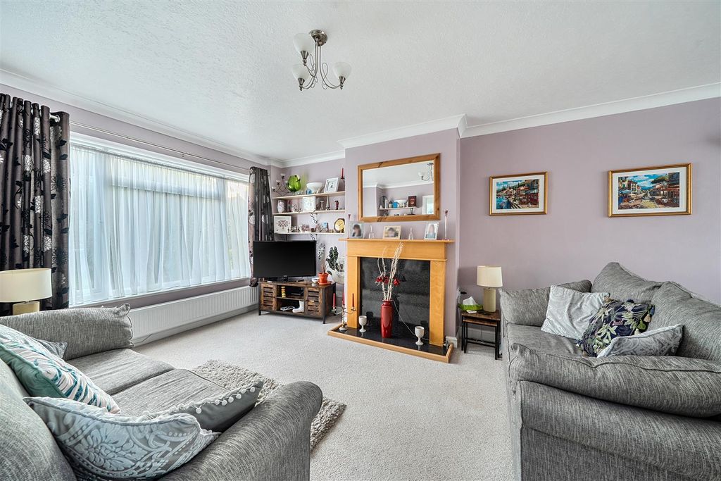 Property photo 3 of 24 1376725-13-69398908B2869.Jpg