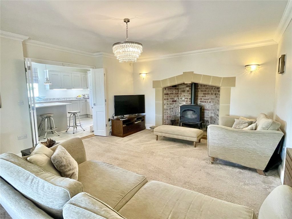 Property photo 3 of 49 Picture No. 42