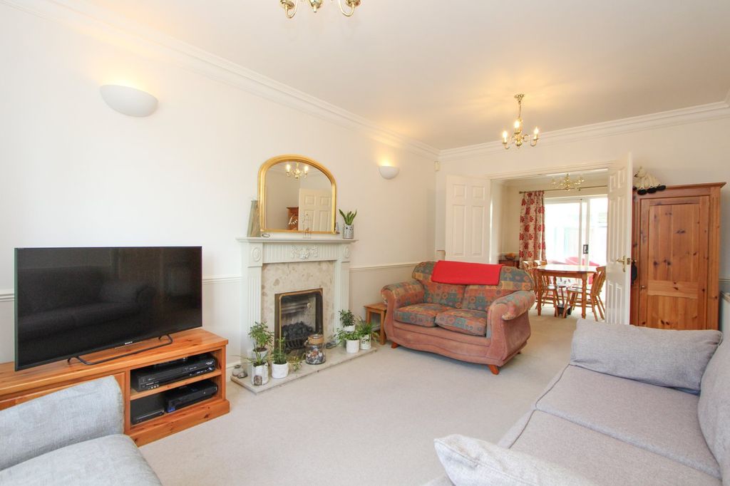 Property photo 3 of 27