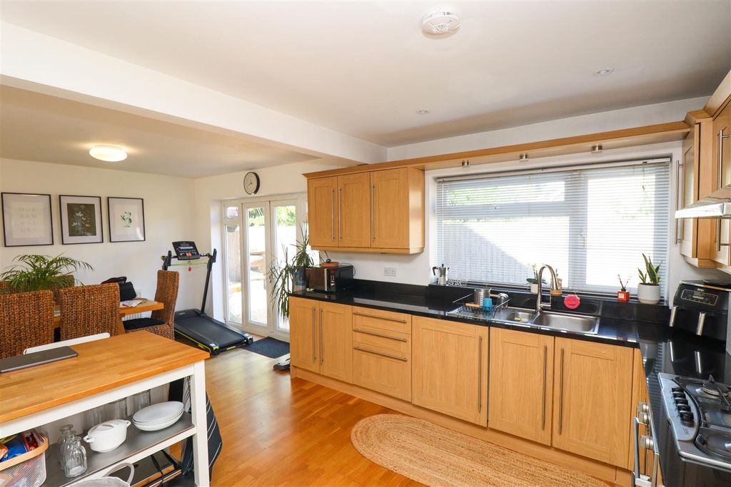 Property photo 3 of 16 Kitchen