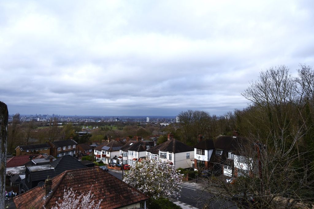 Property photo 3 of 22 Picture No. 32