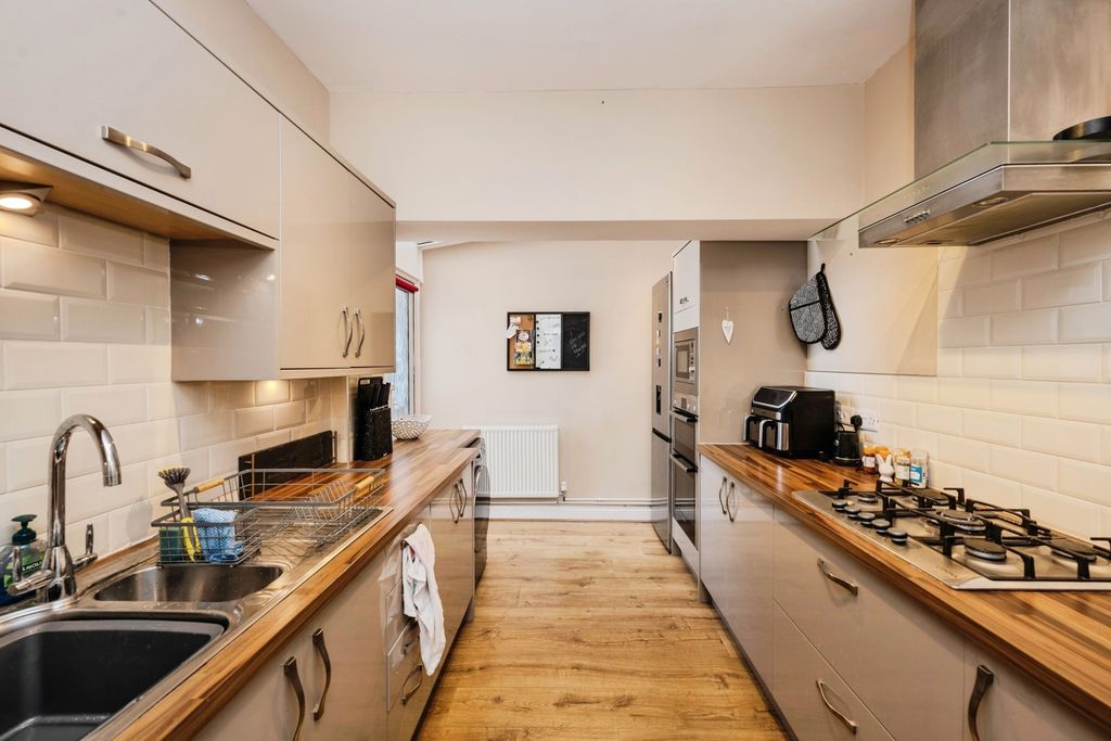 Property photo 3 of 18 Photo