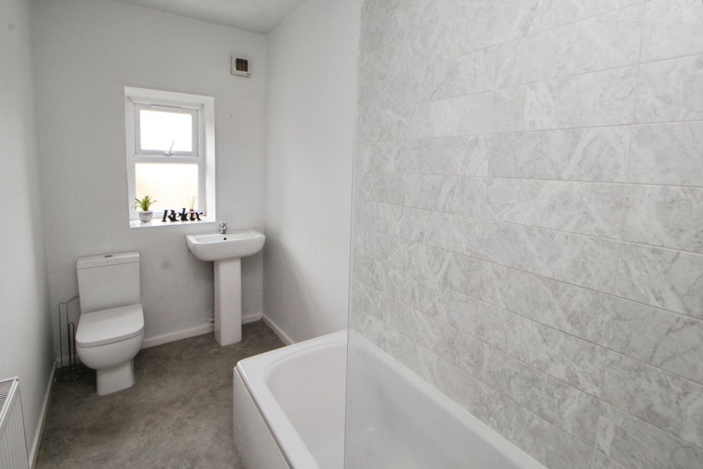 Property photo 3 of 8 Picture No. 15