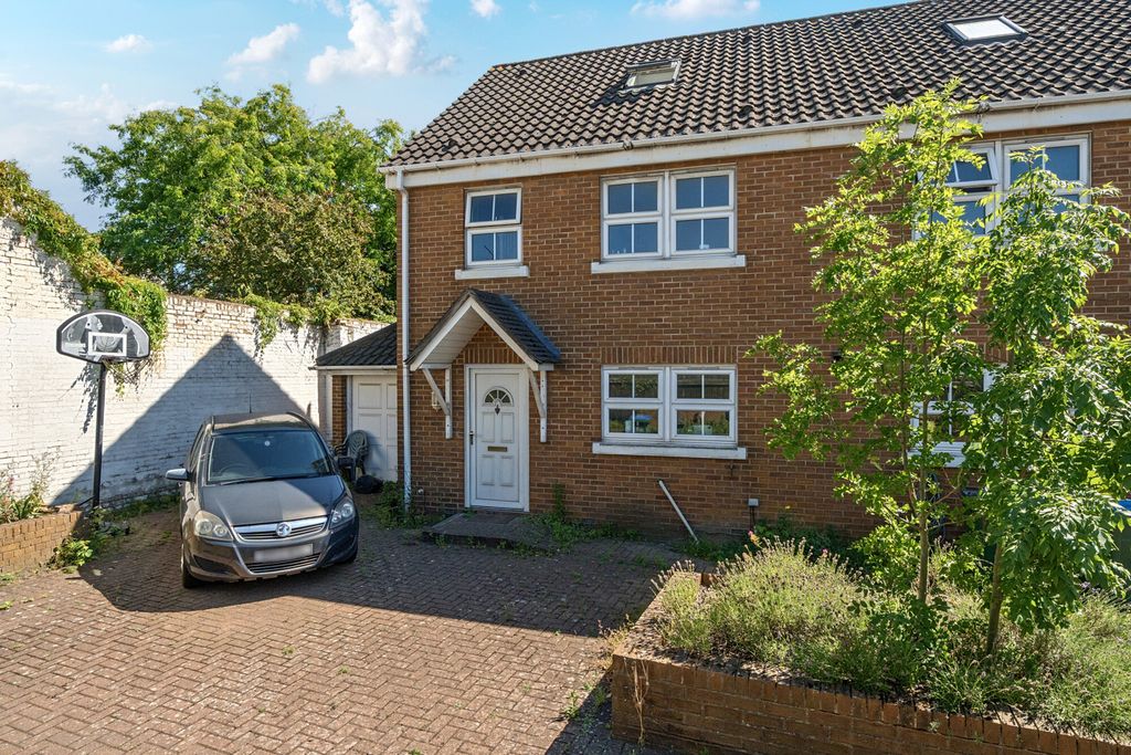 Property photo 1 of 35 1486568-17-6A4692...