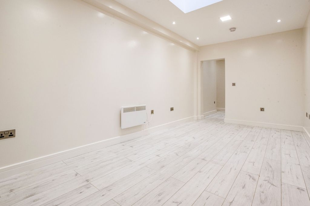 Property photo 3 of 6 3