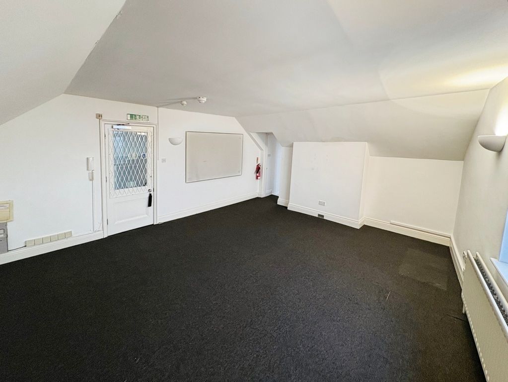 Property photo 3 of 8 Photo 4