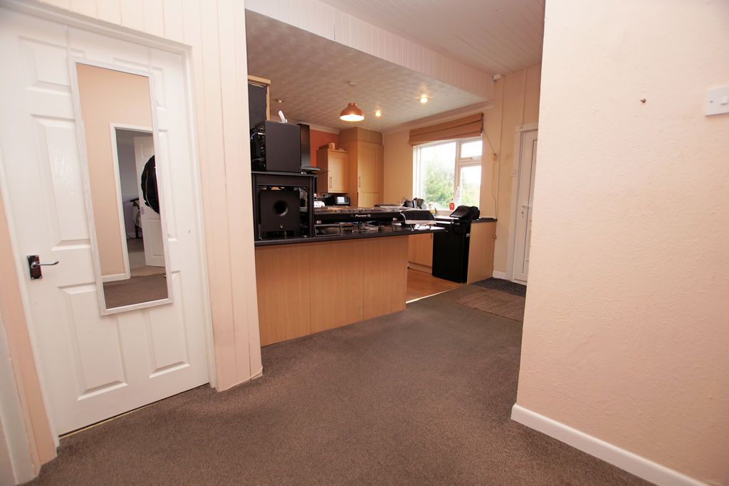 Property photo 3 of 14 Entrance Hall