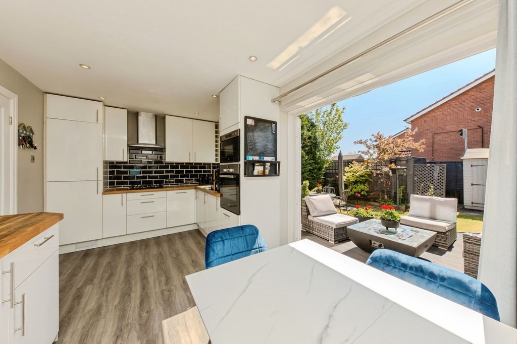 Property photo 2 of 17 Pbox-Img.Jpg