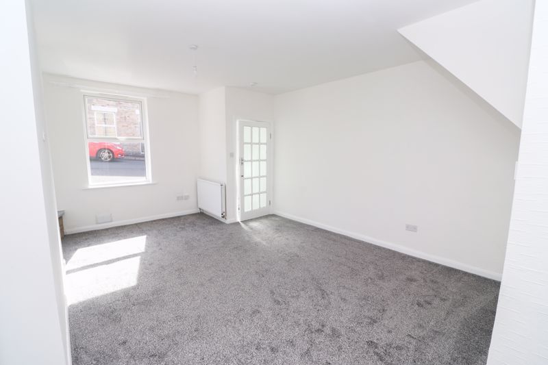 Property photo 3 of 12 Lounge