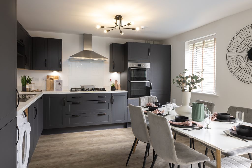 Property photo 2 of 10 Kitchen